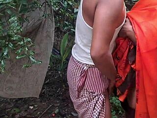 Naida mua kuin koulutyttöä! Kollegiokimppa pyytää suullista.