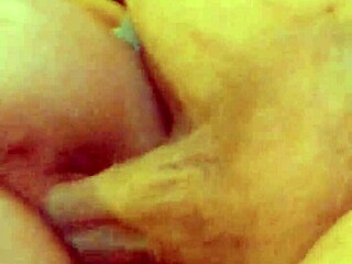 Mladá prdel 18+ jezdí čurák v kovbojce s intenzivním mrdáním