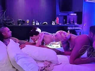 Kami bawa kawan ke motel untuk swap pasangan sepanjang malam