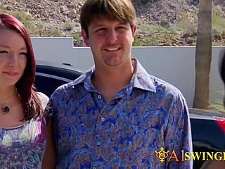 Свингеры целуются в реальной группе. Подружки наслаждаются развратными забавами.