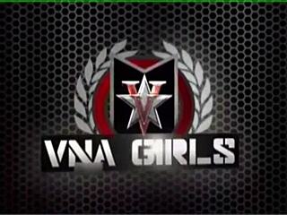 Vicky Vette Duduk Muka Brunet Untuk Selam Muff Ganas