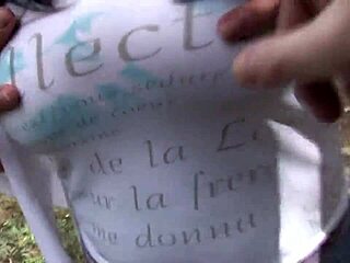 Ей, искаш ли да видиш тази брюнетка мама да взема огромен кур?