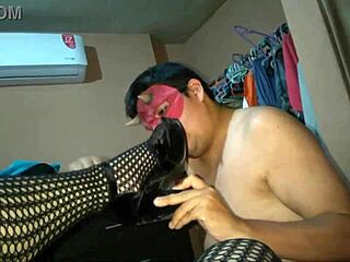 Want to see the BBW milf give a footjob in fishnets?