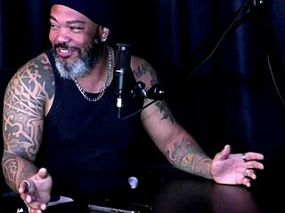 teve uma crise e voltou pro clt tem que humilhar pau pequeno e quem ela mama senta ou passa - middy watch on sheer red