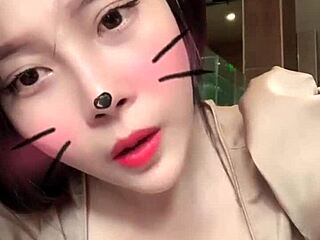 White-handed girl masturbates live on bigo!