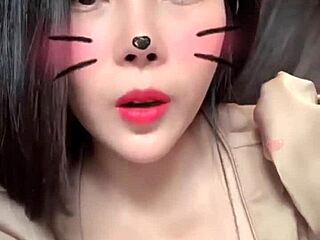 White-handed girl masturbates live on bigo!