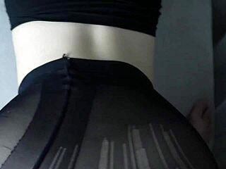 Uite-o pe Tais Mercedes arătându-și pizda udă solo în 4K