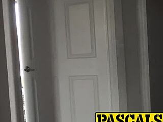 Kimber Woods disciplinada analmente tras sentarse en cara en bondage hardcore