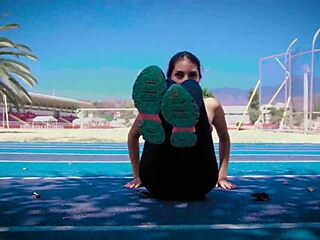 i'm trying to meditate in the park but keep getting distracted by thoughts