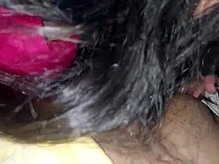 야, 그가 완전히 항복할 때까지 그의 단단한 자지를 빨아, 공공장소에서 구부려 POV!