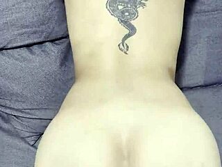 cabalgando rico en la polla de mi hermanastro me coge de perrito en una aventura neutral