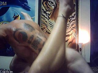 i can’t stop watching this slim brunette suck!