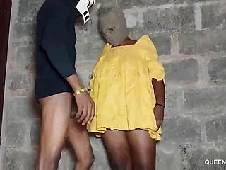 Kongkek Tuan Rumah Panas Di Taman 😏