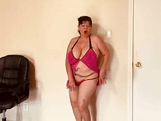 sexy babe with big tits gets off solo.