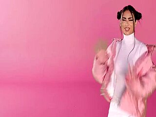 Paloma Mami sings dont talk about me