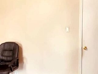 sexy babe with big tits gets off solo.