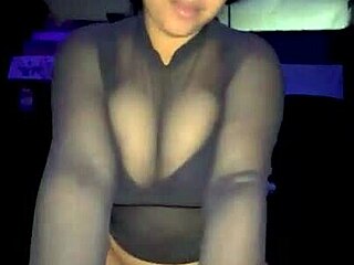 Cizinec mě dusí při drsném šukání a polykám sperma