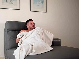 Jeg er den frække latina-sygeplejerske, der knepper patienten og får ham til at komme ind i min gravide fisse med flere orgasmer