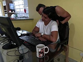 Nicoly Mattos adja a seggét a recepción a főnök fújása után 😈