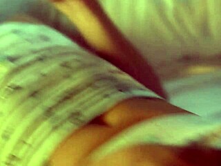 Petite 18+ latina s tesnou pičkou šuká ebony manžela! 😘