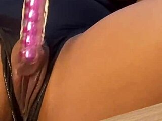 i’m offering my tight ass for my first anal at 18 with rosa vermelha