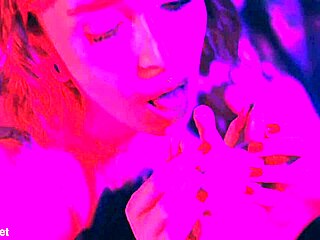 Could I really get lost in worshiping your stunning feet, Bia Roman & Sam Quinn?