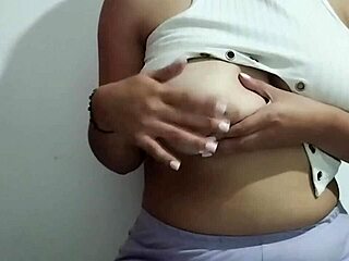 Milf Masajea Sus Grandes Senos Ocn Mucho Placer Video Real Casero