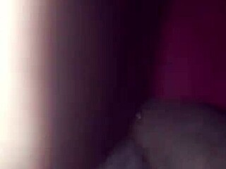 Memek ketat remaja 18+ diregang dengan mainan dan dildo, ketat sampai sakit