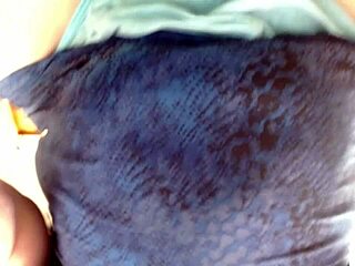 Hé, miért nedves ez a nagyi a kék bugyijában Luke miatt?