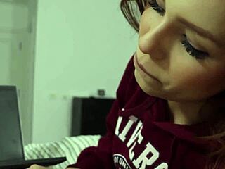 Petite Redhead Meia-Irmã Sucks My Cock In POV