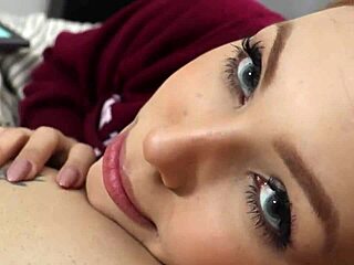 Petite Redhead Meia-Irmã Sucks My Cock In POV