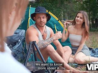 Οι VIP4K Ζευγάρια Τρελαίνονται Γλείφοντας Κούλους και Γαμώντας στο Δάσος