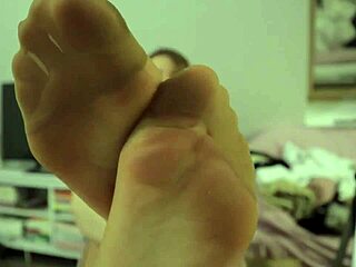 Hey, check this girl popping balloons while rocking tight pantyhose!