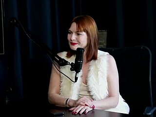 Uber driver jerks off for her, she squirts hard! 🥵 Reh Queen