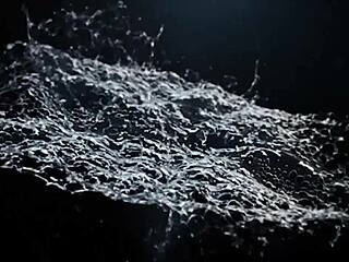 Te dve češki lezbijski vročici se sproščata na kavču, poljubljata in se pogrezata v divjo akcijo z igračkami in lizanjem pičke.