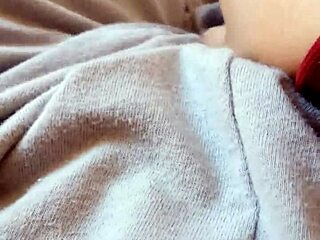 Milf touches herself to orgasm in pajamas 😊