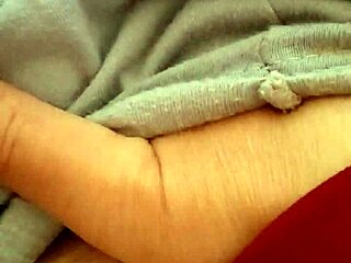 Milf touches herself to orgasm in pajamas 😊