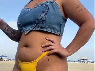 eu fiz o cara ficar de pau duro na praia com meu flashing exhibitionista africano