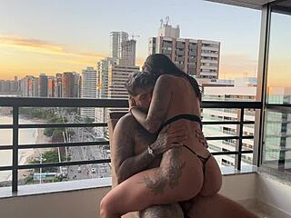 Amazing Fuck At Sunset! Plump Bodybuilder Rides Muscular Black Guy In Cowgirl!