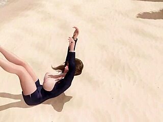 سكرتيرة شاطئية تتظاهر في السراويل مع مؤخرة كبيرة وصدر مكشوف قريباً