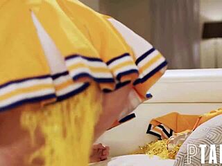 スペンサー・スコットとアポロ・バンクスがチアリーディングの恋人で情熱的なフェラチオ