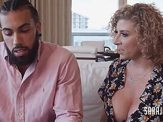 Sara Jay matang dengan pantat besar menunggang batang tebal James Angels