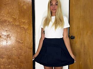 Hjælper Min Steddatter Med Lektier Alene Hjemme