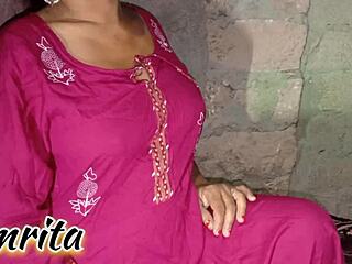 Indisk desi styvsvåger och svägerska njuter intimt