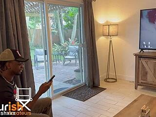 Samantha extreme engaña con hijastro en creampie y squirting