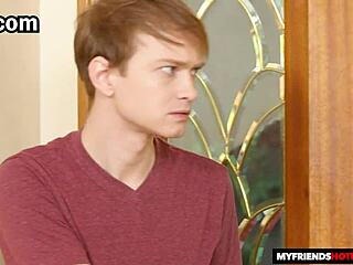 Alex发现Tia Cyrus裸体准备迎接大鸡巴