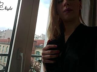 Babe aus Paris schickt Lover geiles Fotzen-Masturbationsvideo