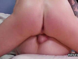 Manis Seksi Dibawa ke Asilum Anal untuk Terapi