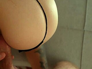 Lizal in jebal pičko svoje sestrične, potem ji pokril joške s kumom!