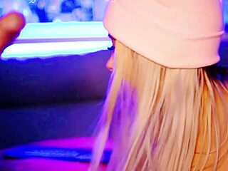 Valentina si blonde nikmati oral harian dengan banyak pasangan